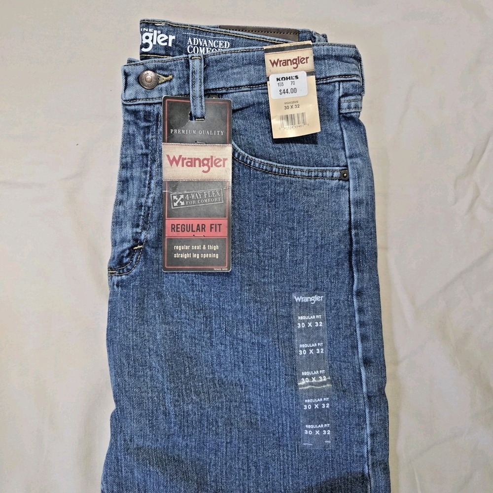 Wrangler 30x32 Mens Straight Fit 4-way Flex Advanced Comfort Jeans NWT